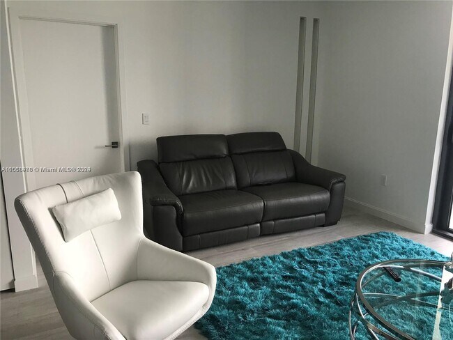 Building Photo - 45 SW 9th St