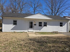 Building Photo - Spacious 4BD/1BA