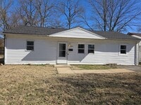 Building Photo - Spacious 4BD/1BA