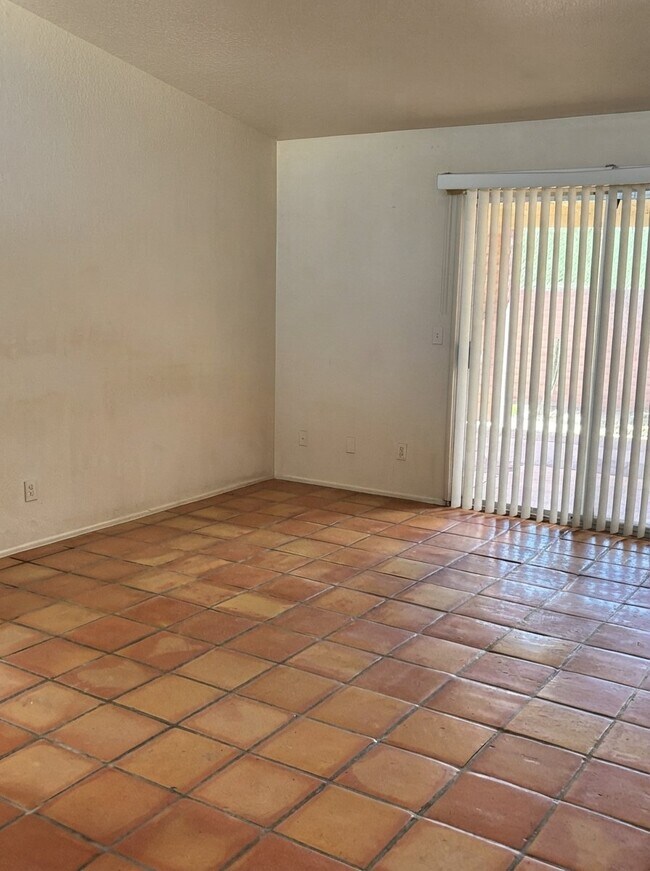 Building Photo - 1401 S Moonlight Dr
