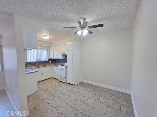 Building Photo - 15436 Vanowen St
