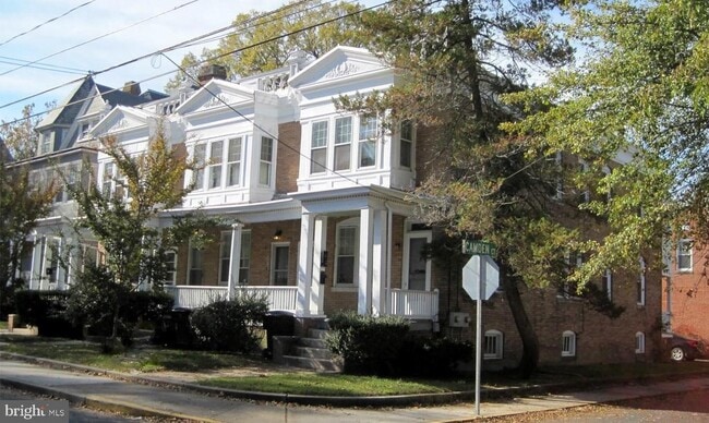 Primary Photo - 402 Camden Ave