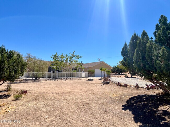 Building Photo - 21925 Fort Tejon Rd