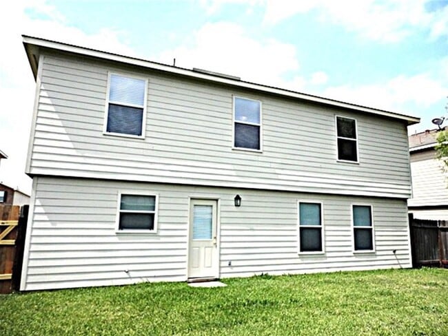 Building Photo - 18227 Thicket Grove Rd