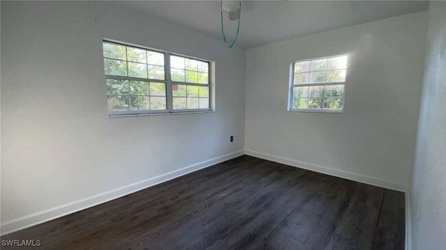 Building Photo - 216 Maria St