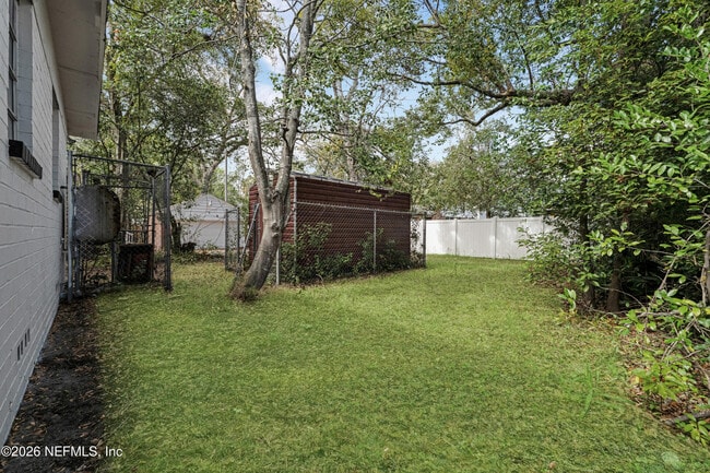 Building Photo - 503 W 16th St