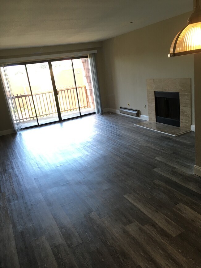 Living Room - 930 Mission Rd