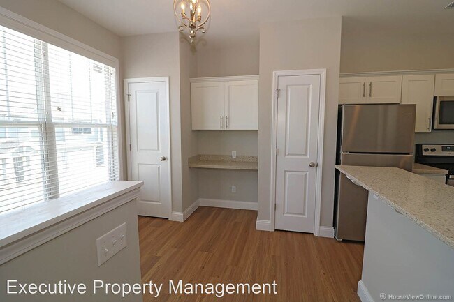 Building Photo - 2028 Walden Pond Way