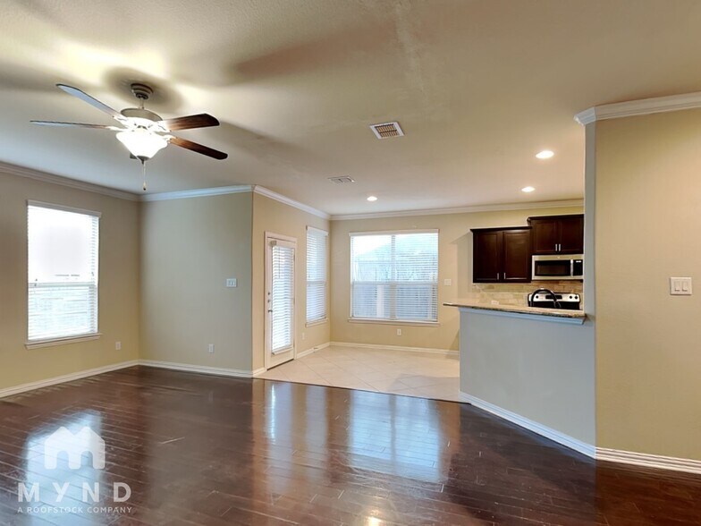 Building Photo - 5813 Valley Haven Way