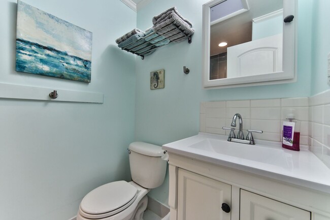 Building Photo - Vacation Rental Amazing Pet Friendly 3 Bed...