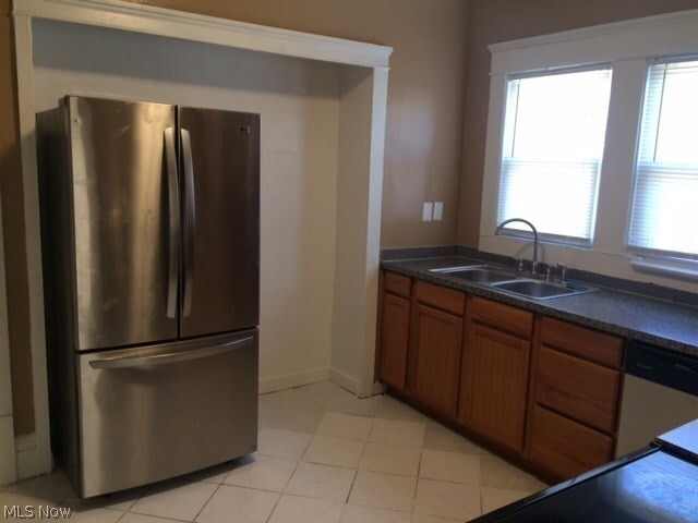 Kitchen/Fridge - 621 W Exchange St