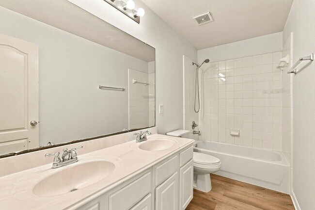 Building Photo - 2703 Skyview Glen Ct