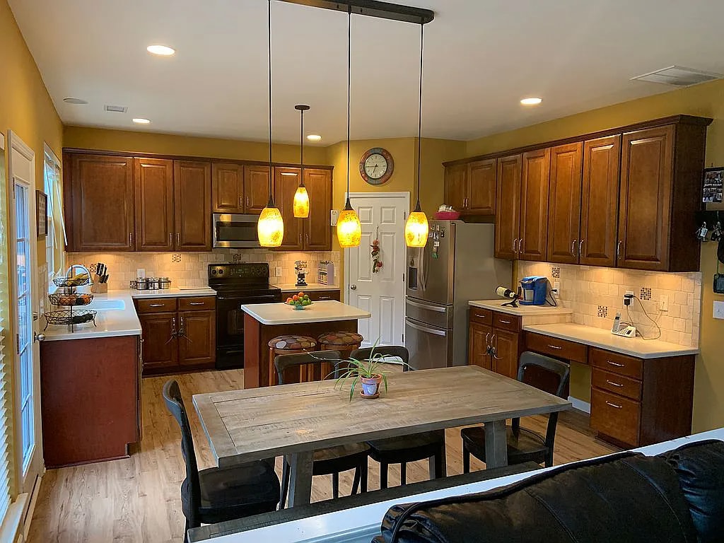 Building Photo - Room in House on Arbor Vista Dr