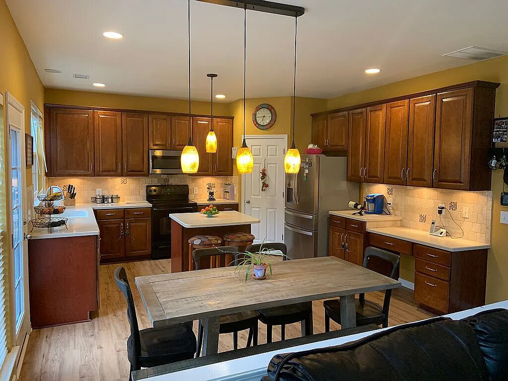Building Photo - Room in Single Family Home on Arbor Vista Dr