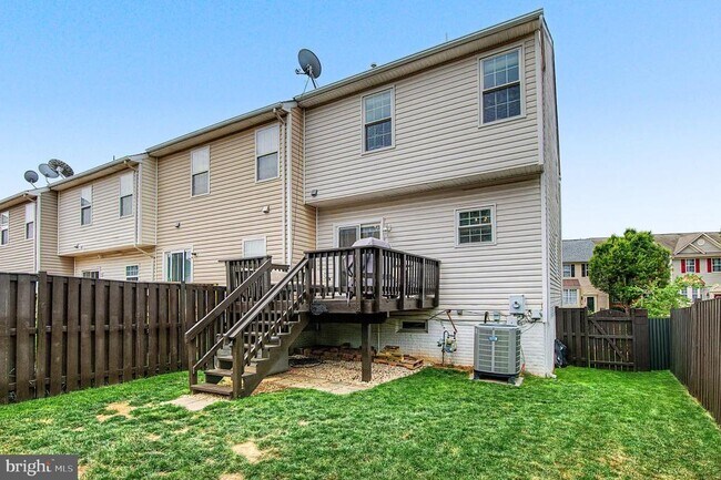 Building Photo - 510 Lilac Terrace NE