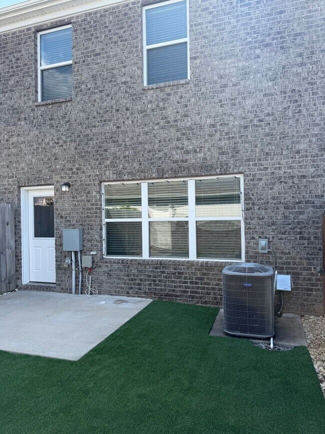 Building Photo - 2021 Hardwick Ln