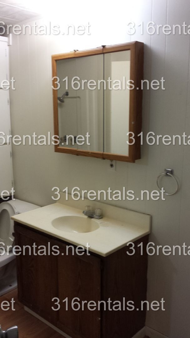 Building Photo - $795 - 2 bed 1 bath - Single Family Home