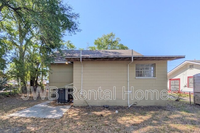 Building Photo - 421 Golfair Blvd