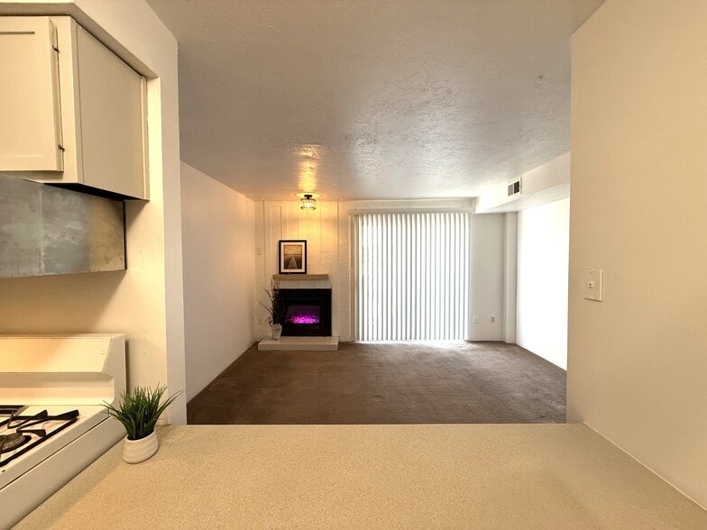 Building Photo - 5600 Meadow Ln