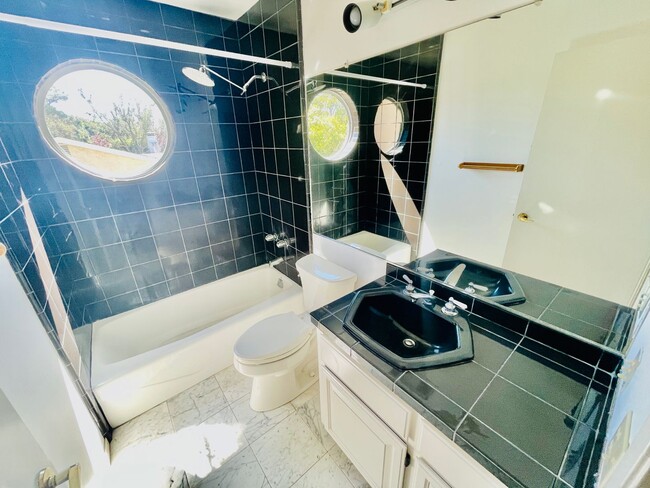 Building Photo - 24 Coronado Ave