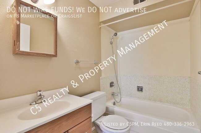 Building Photo - 217 E Fordham Dr