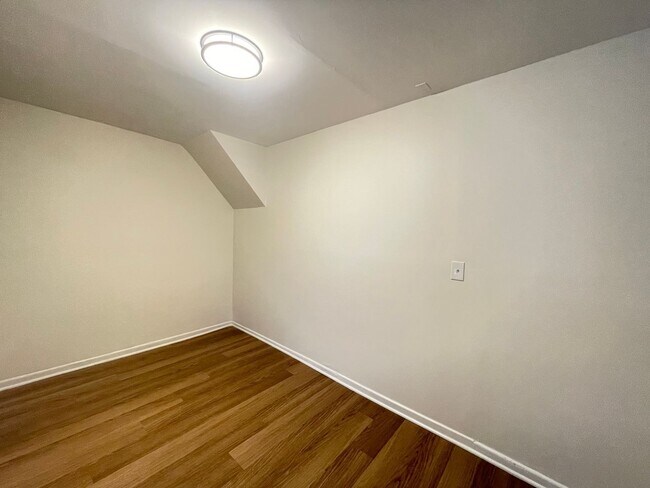 Building Photo - 33 Malvern St