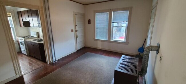 Building Photo - 534 William St: U1