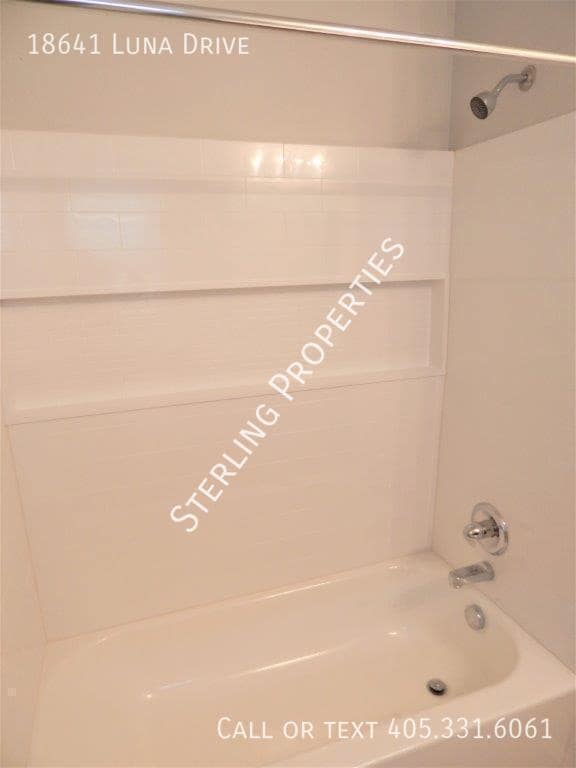 Building Photo - 18641 Luna Dr