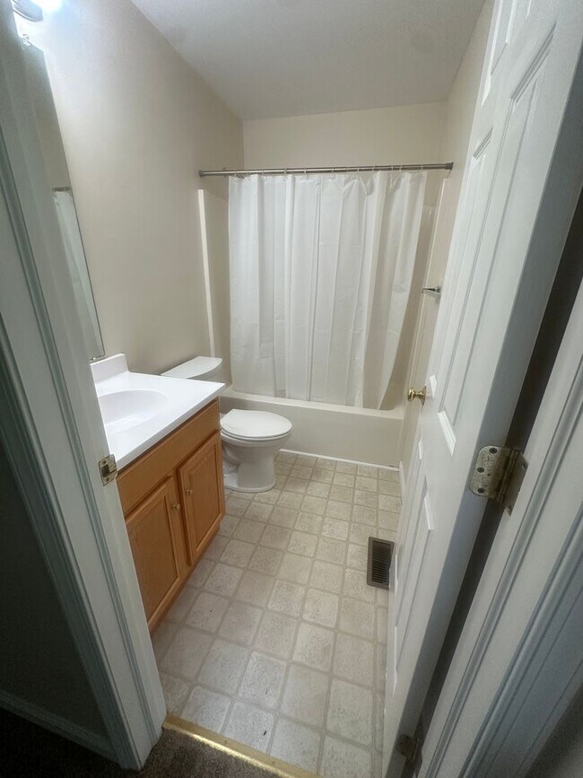 Building Photo - North East - 3 Bedroom 2 Bathroom