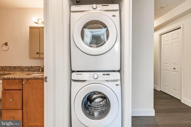 Building Photo - 4801 Fairmont Ave