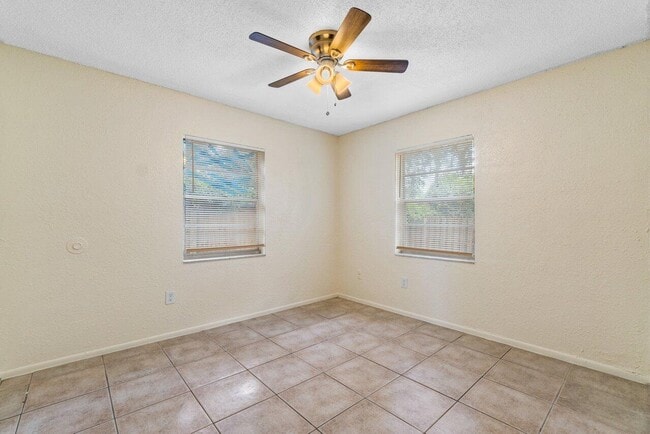 Building Photo - 4758 Gulfstream Rd