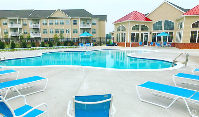 Pool deck - Leander Lakes