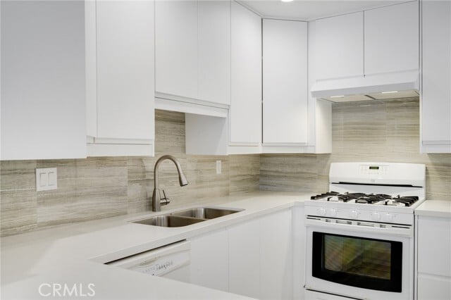 Building Photo - 330 N Jackson St