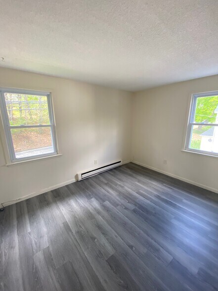 Building Photo - 851 Mammoth Rd