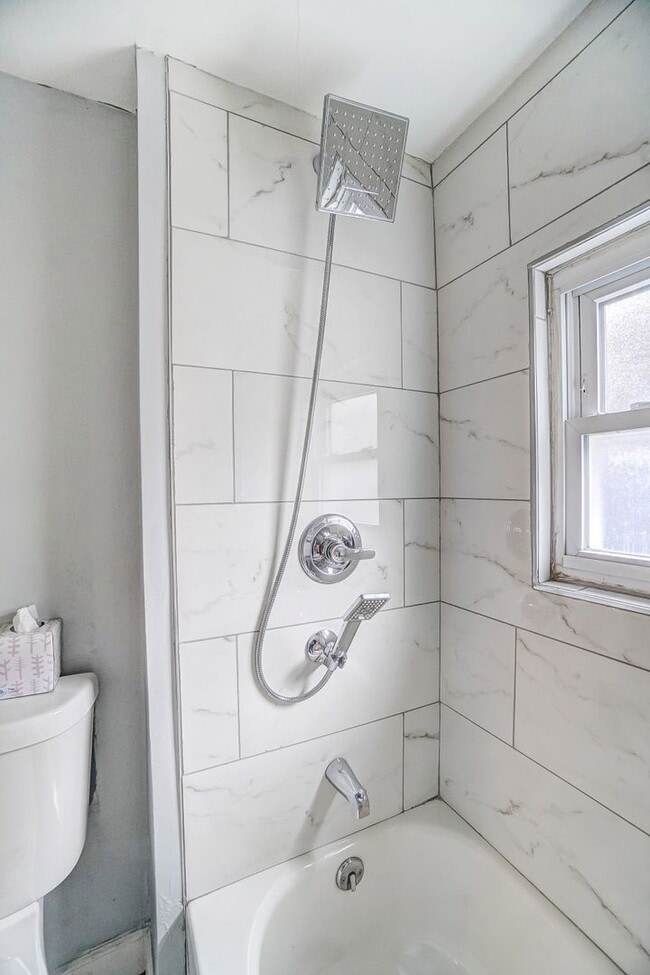 Building Photo - Newly renovated 2bed/1bath