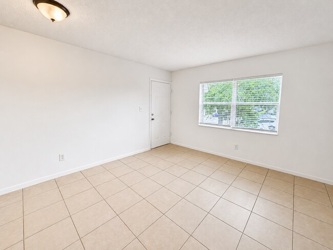Building Photo - 5961 SW 41st St