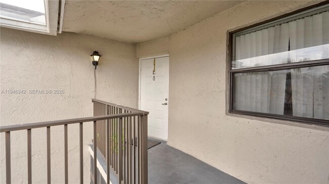 Building Photo - 905 N Franklin Ave