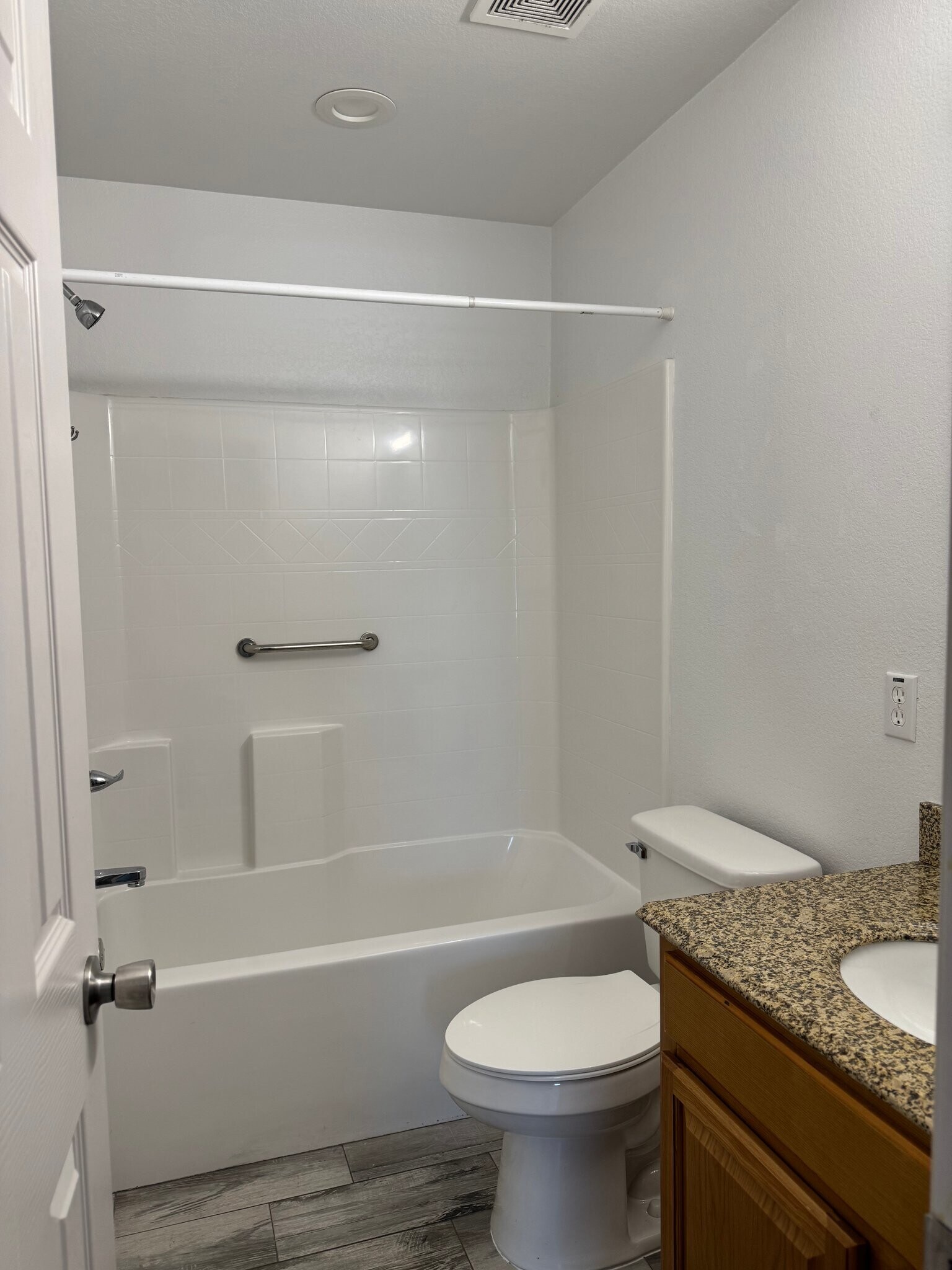Building Photo - 3393 Green Briar Cir