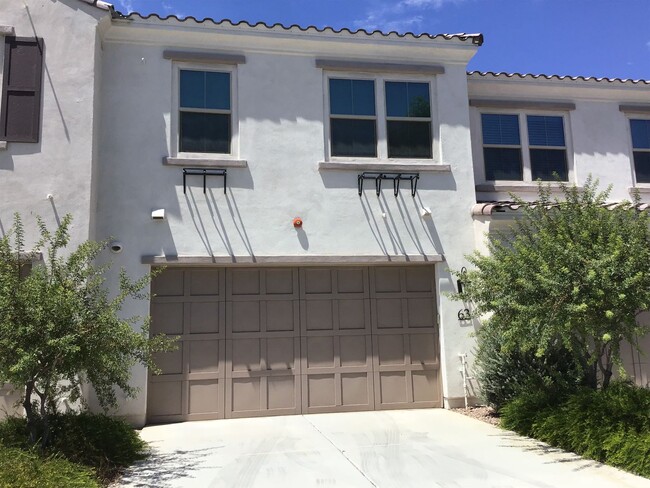Building Photo - Modern Living in Gated Siena at Ocotillo –...