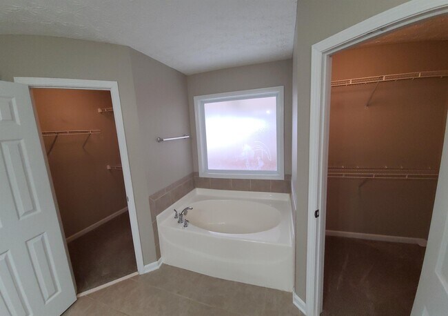 Building Photo - 9016 Scottsdale Ct