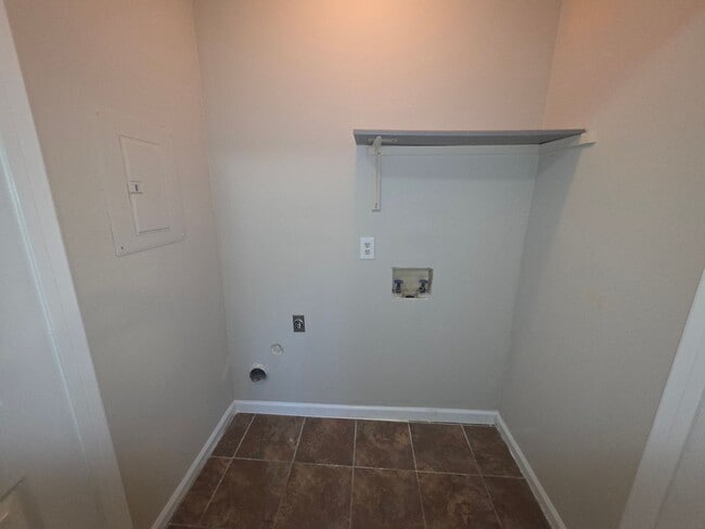 Building Photo - 323 Kentucky Dr