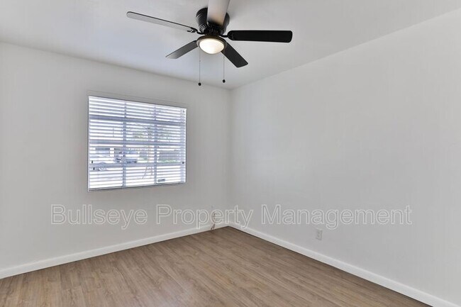 Building Photo - 2129 W Weldon Ave