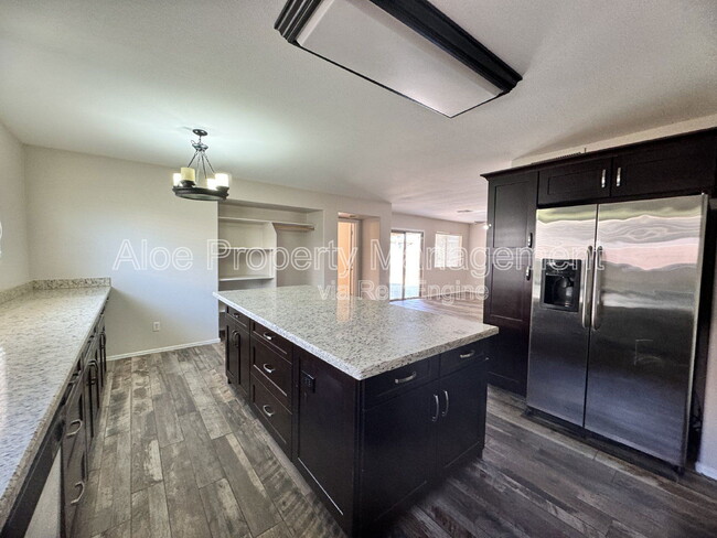 Building Photo - 9138 W Ross Ave