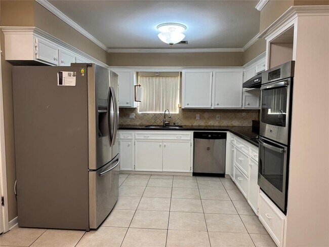 Building Photo - 15538 Baybrook Dr