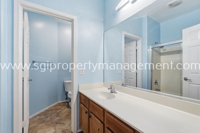 Building Photo - 6827 N 71st Dr