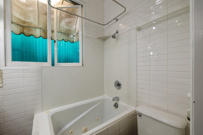 Building Photo - 2840 Bryant St