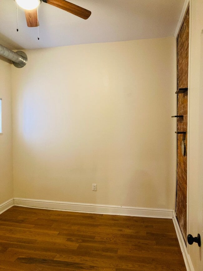 Building Photo - 1207 Reddour St