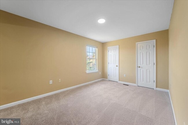 Building Photo - 400 Emily Ln