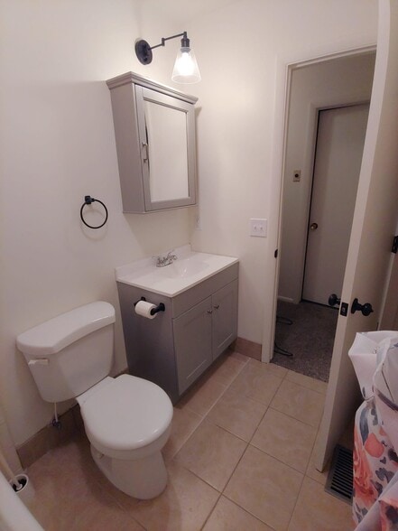 Building Photo - 351 W 200 S