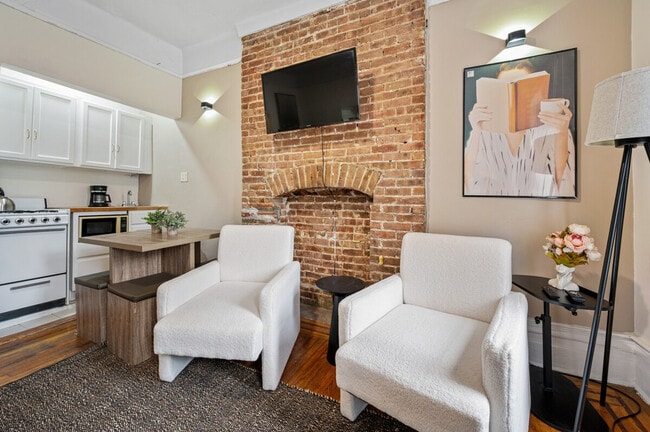 Building Photo - 74 W 82 St